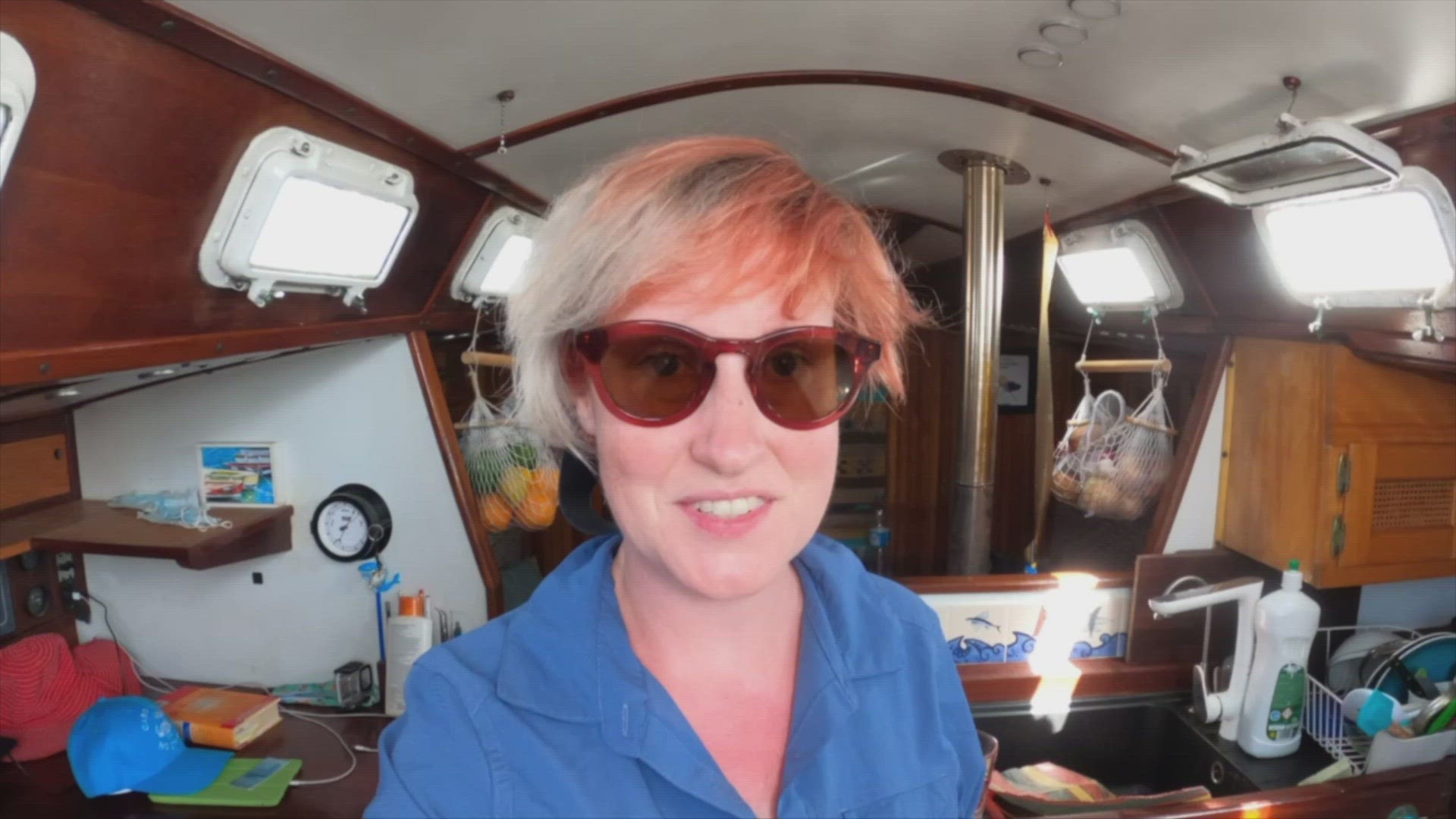 Married Couple Sails Around the World Aboard Eco-Friendly Boat With 2 Parrots!