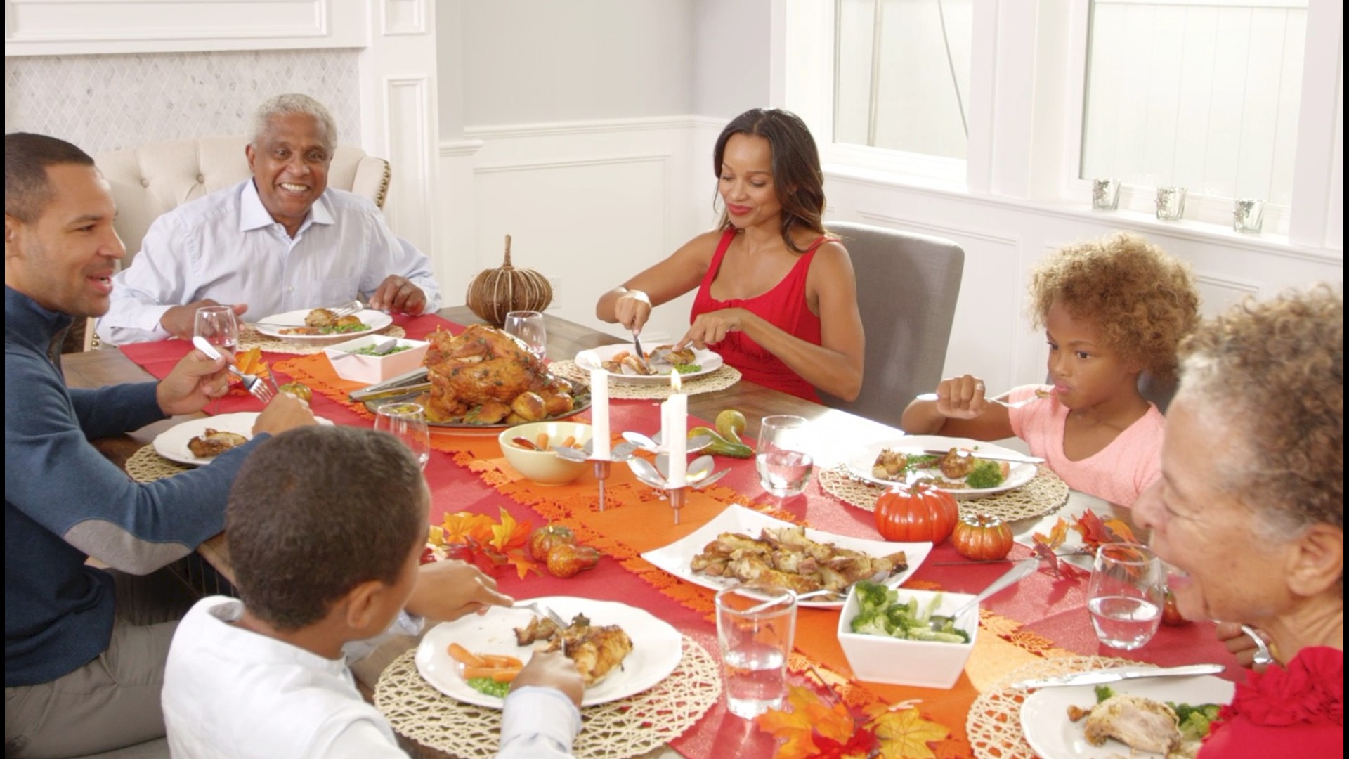 Thanksgiving in 2020 will probably look slightly different than your regular Thanksgiving, but you gotta see it as an opportunity for creating new traditions and saving money! Buzz60's Maria Mercedes Galuppo has the story.