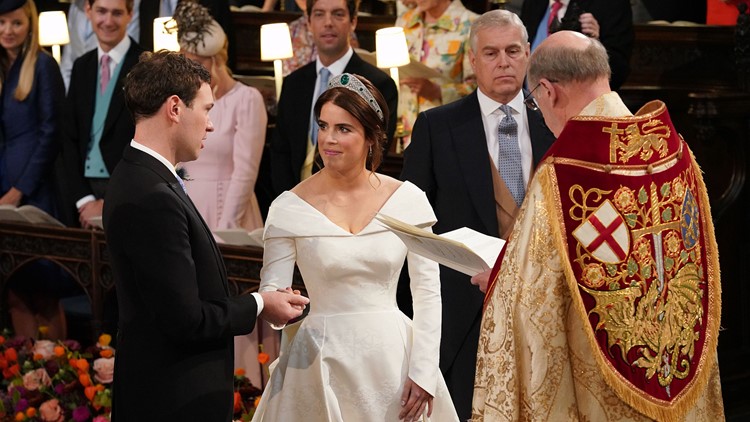 Princess Eugenie's wedding dress gives nod to her battle with scoliosis |  abc10.com