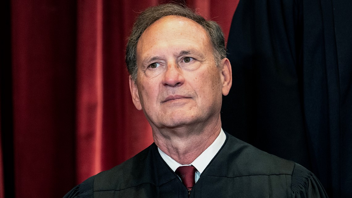 Justice Alito's home flew upside down flag after Jan. 6 - Vimarsana News