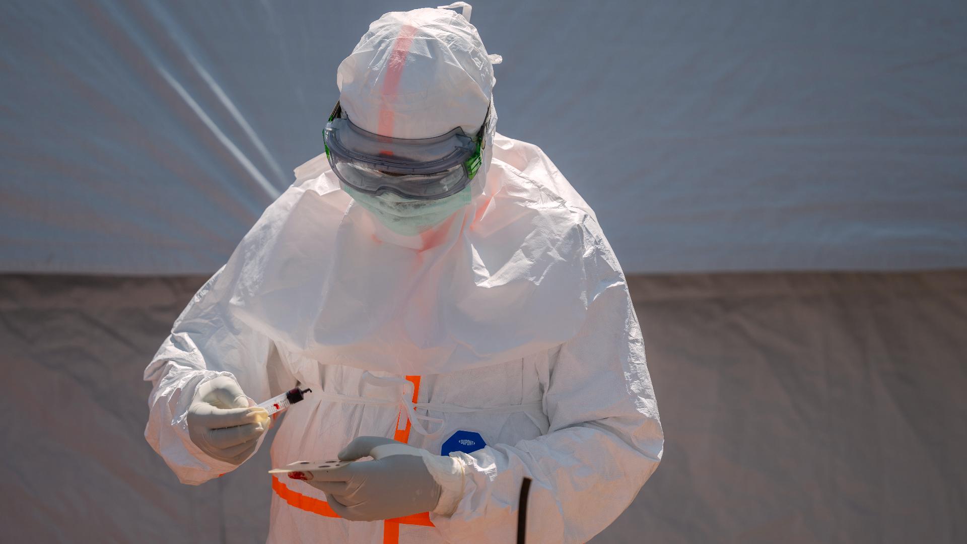 US citizen tests positive for Ebola while working in Democratic ...