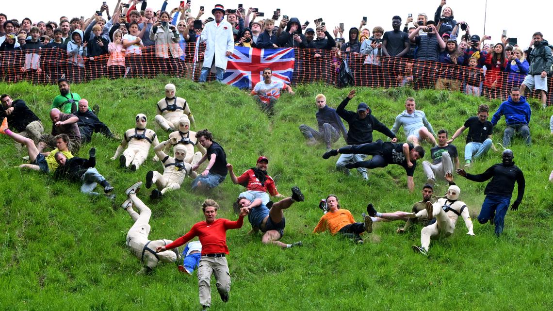 PHOTOS: Cooper's Hill cheese-rolling race returns in 2025 | abc10.com