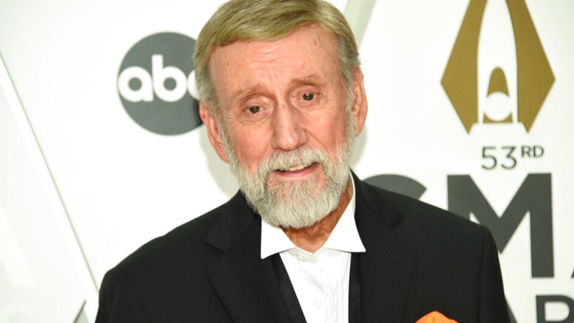 Country star Ray Stevens breaks his neck in a fall | abc10.com