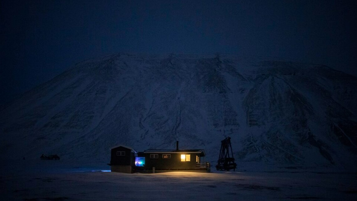 Polar night gets darker and drearier with warming Arctic climate - ABC10.com KXTV