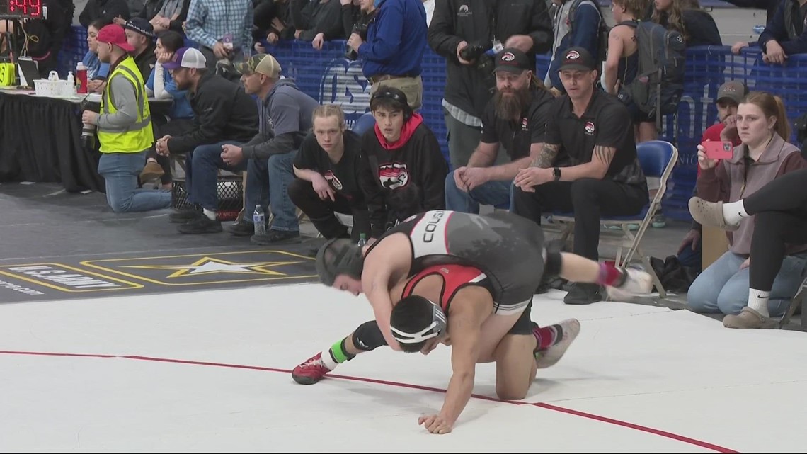 High school wrestlers help stranded drivers in Portland's snow