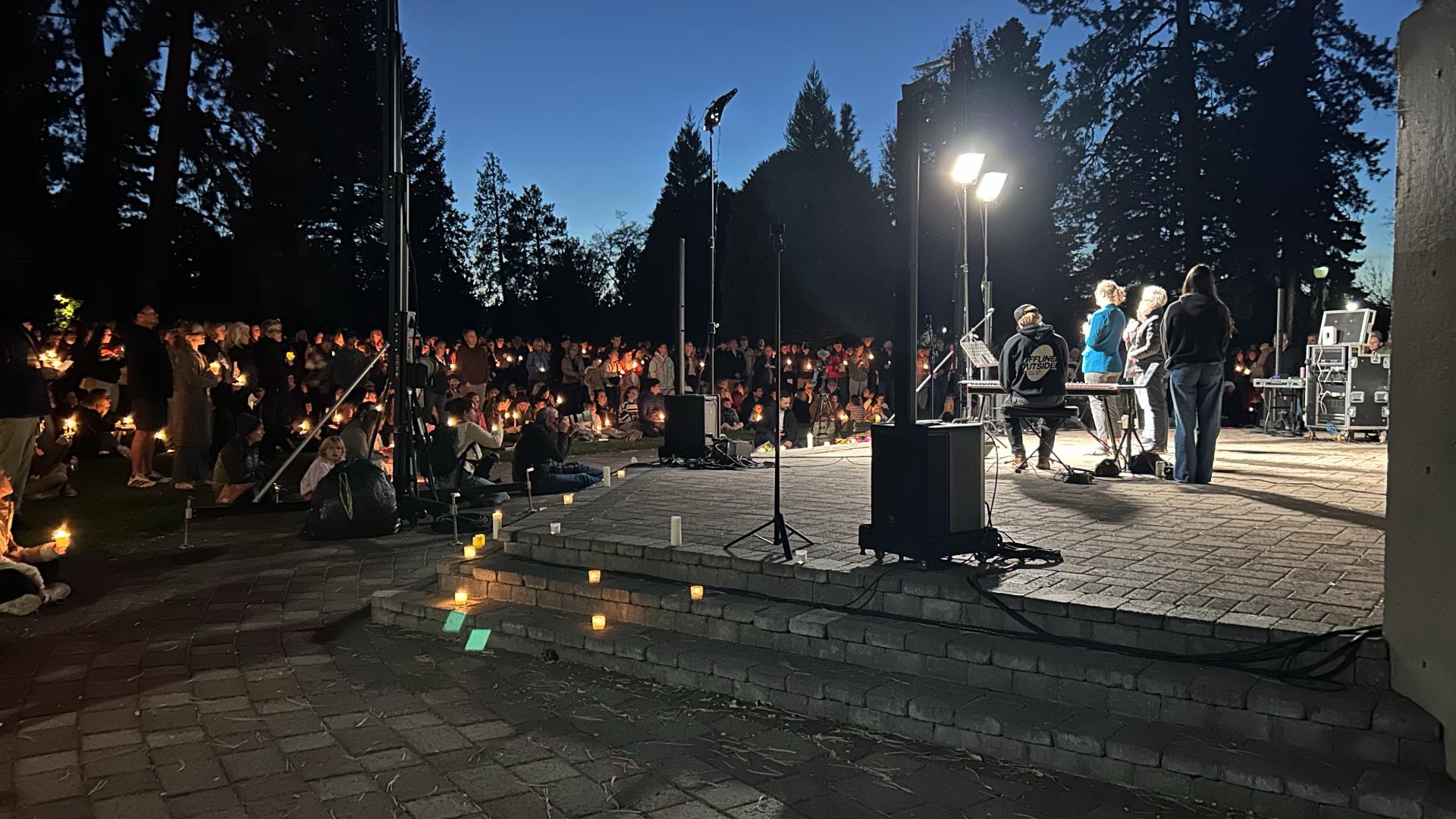 'A dark day, an awful day': Hundreds gather in Bend, Oregon, for vigil ...