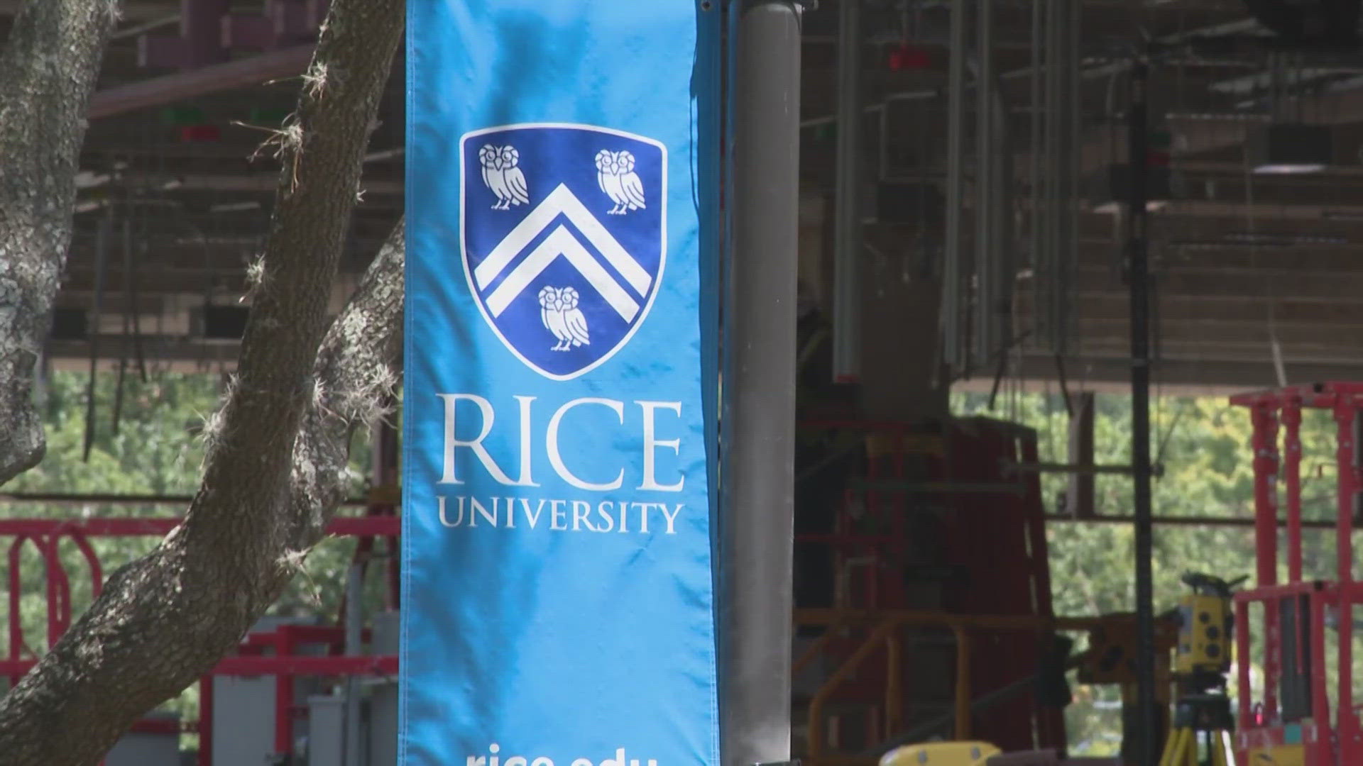 A university in Texas is offering free tuition for families earning $200K or less Rice University, based in Houston, Texas, is expanding its financial aid program to offer free tuition for families earning up to $200,000, starting with fall 2027.