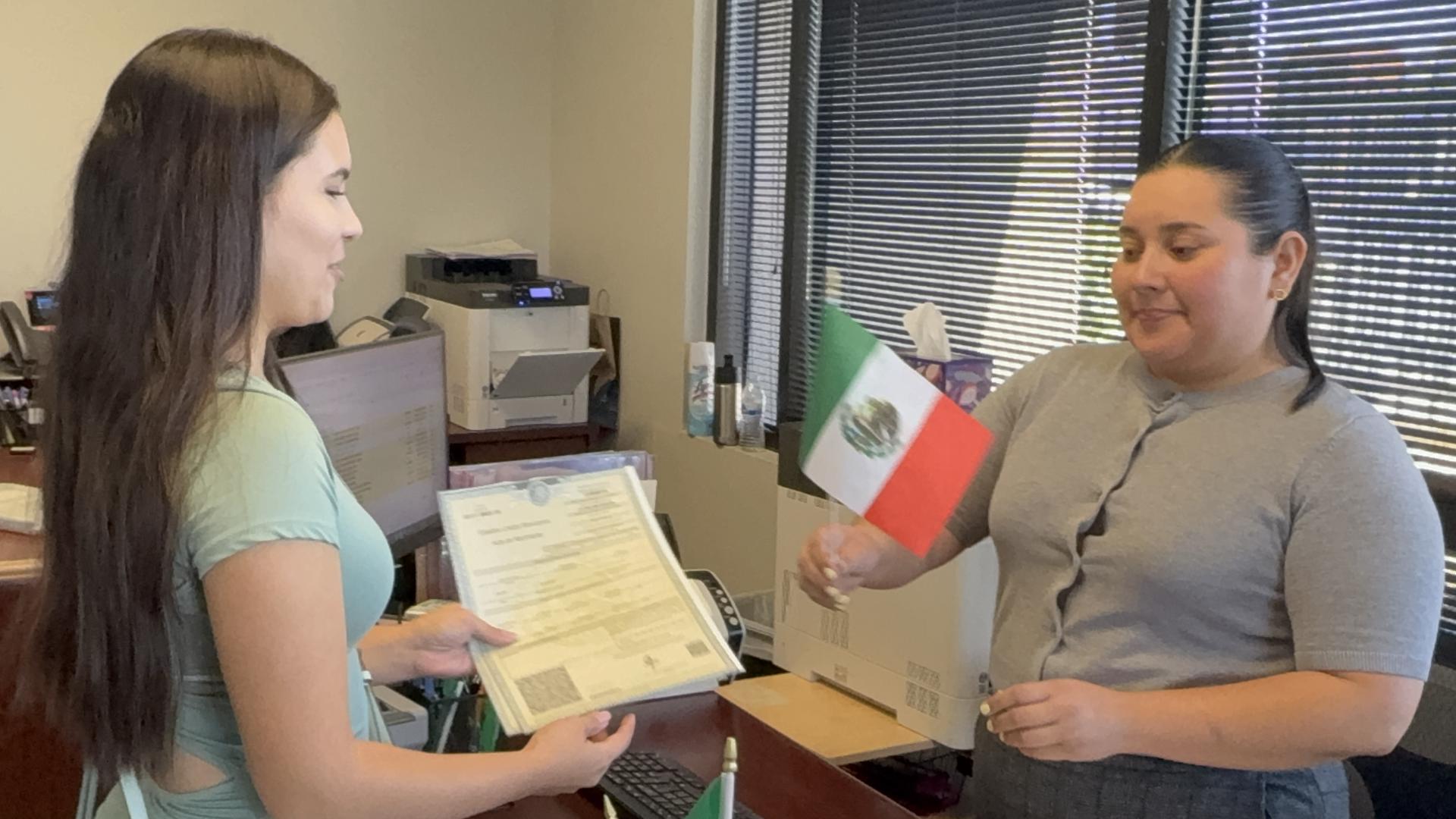 El trámite de registro como mexicano se lleva a cabo en los consulados de México en cualquier lugar de Estados Unidos. Le explicamos.