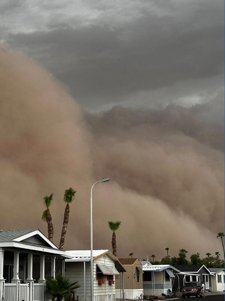 PHOTOS: Massive dust storm moves through Valley | abc10.com