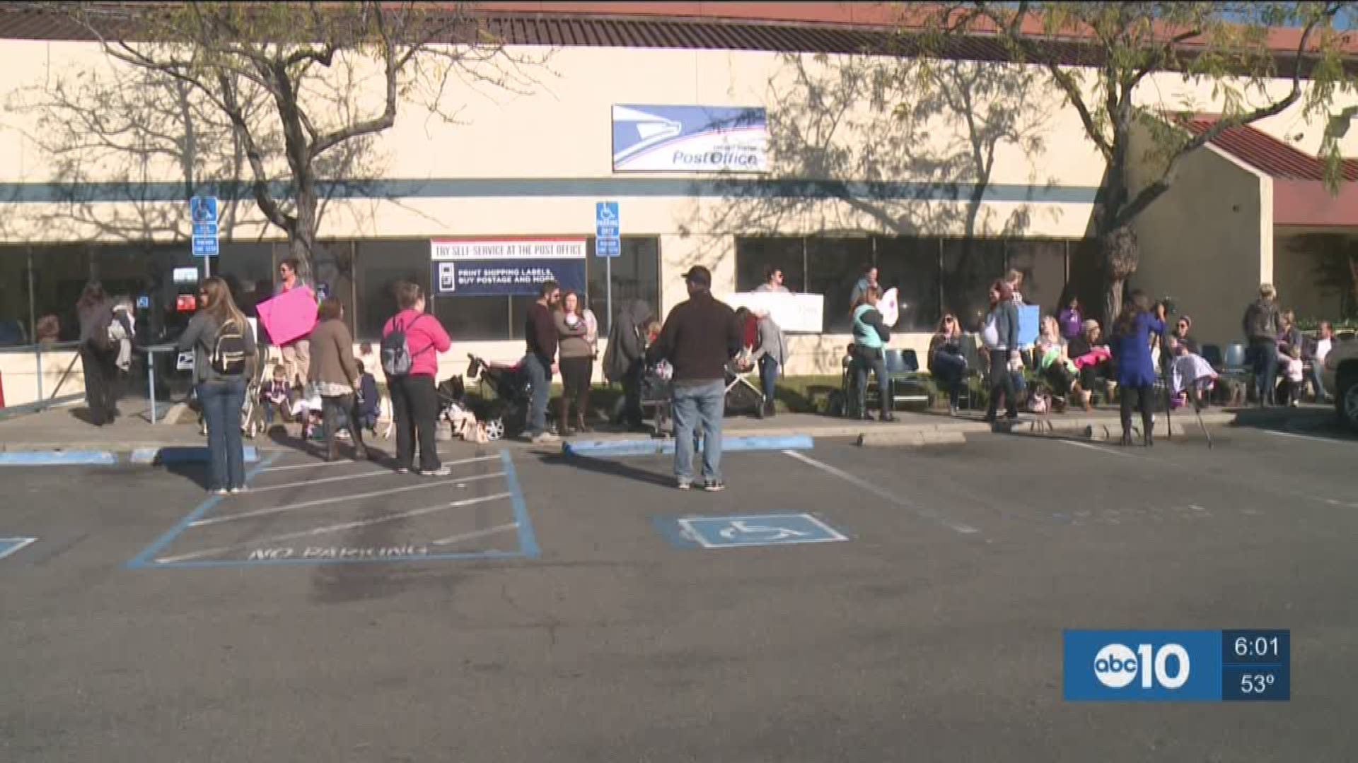 Breastfeeding controversy sparks Roseville sit-in