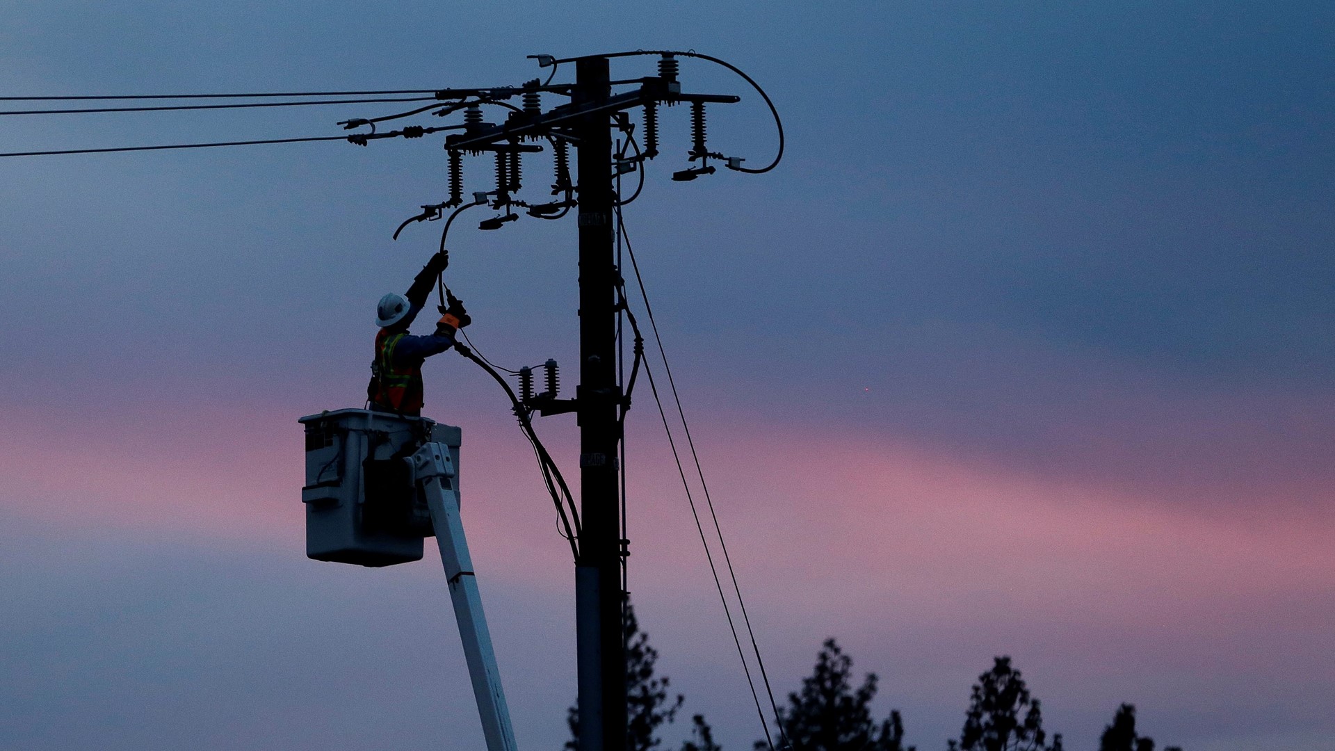 After PG&E announced their plan to shut off power, possibly for days, to try to prevent wildfires this season, hundreds of residents reached out voicing their concerns. ABC10’s Brandon Rittiman sat down to answer some of those questions.