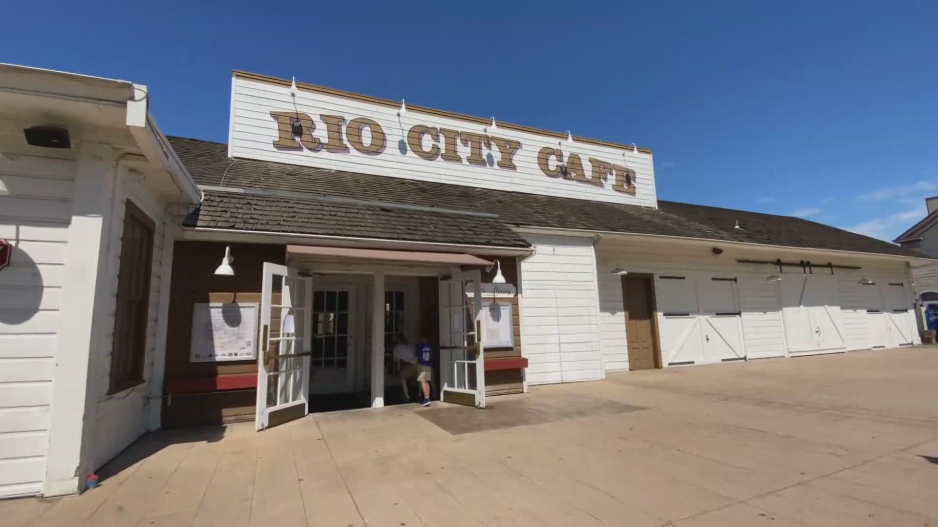 Old Sacramento's Rio City Cafe opens doors for the last time