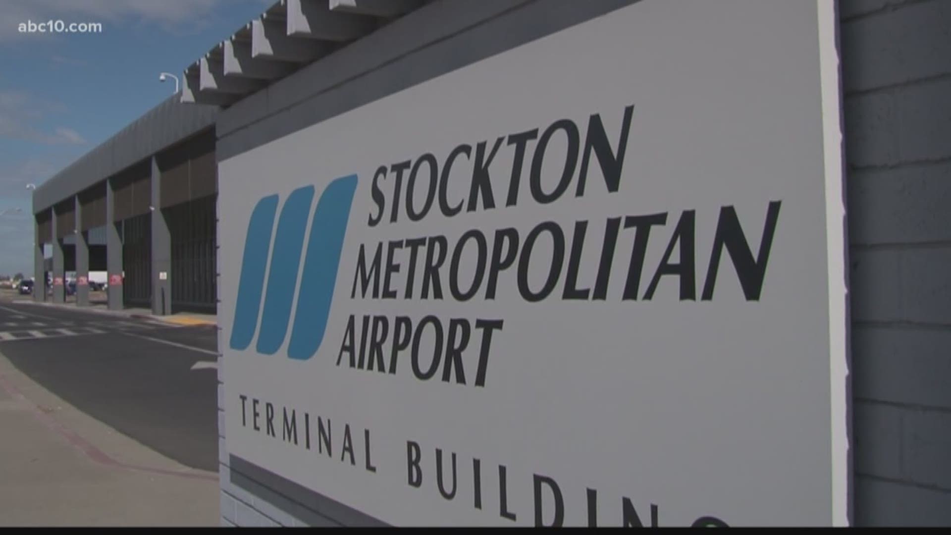 The airport is considering changing its name from Stockton Metropolitan Airport to the San Francisco-Stockton Regional Airport.
