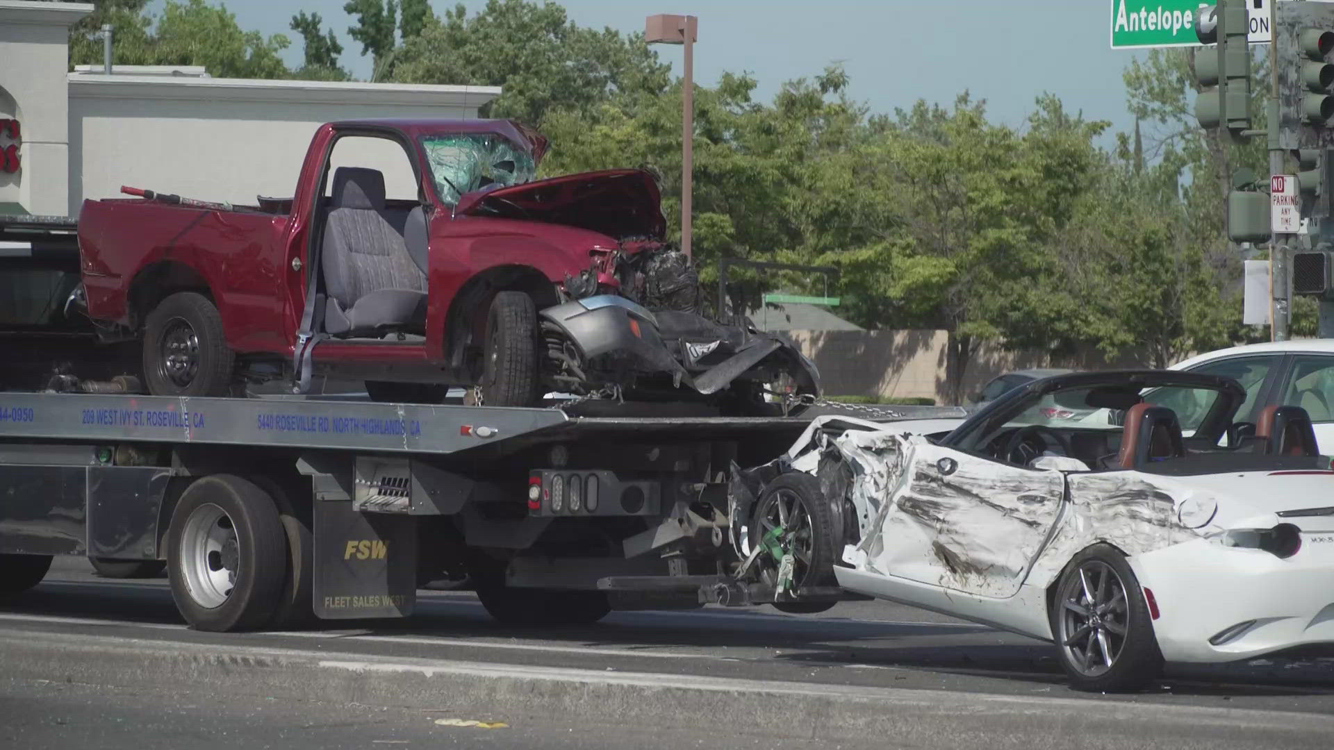 The crash happened around 3:16 p.m. on Daly Avenue and Roseville Road.