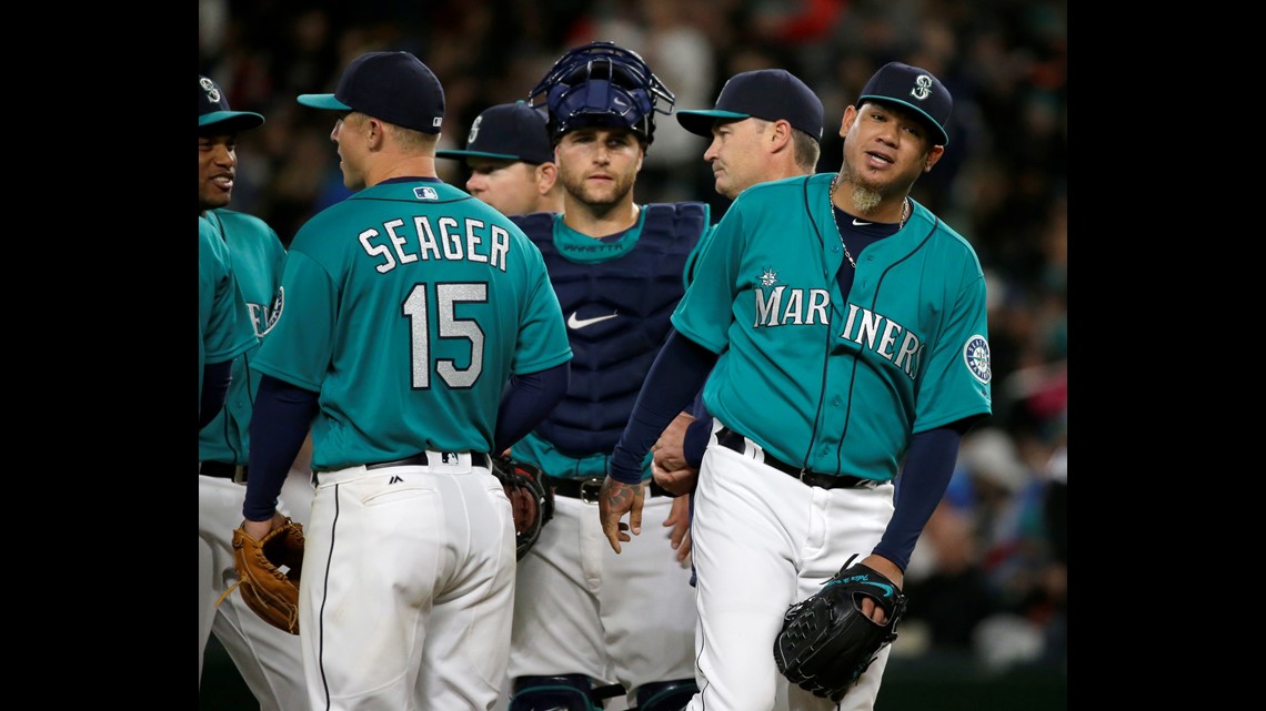 Hernandez ties Mariners win record; beat Royals 1-0