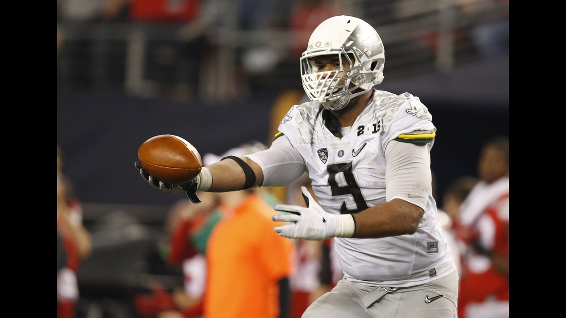 Arik Armstead Named 49ers Walter Payton Man of the Year for Second