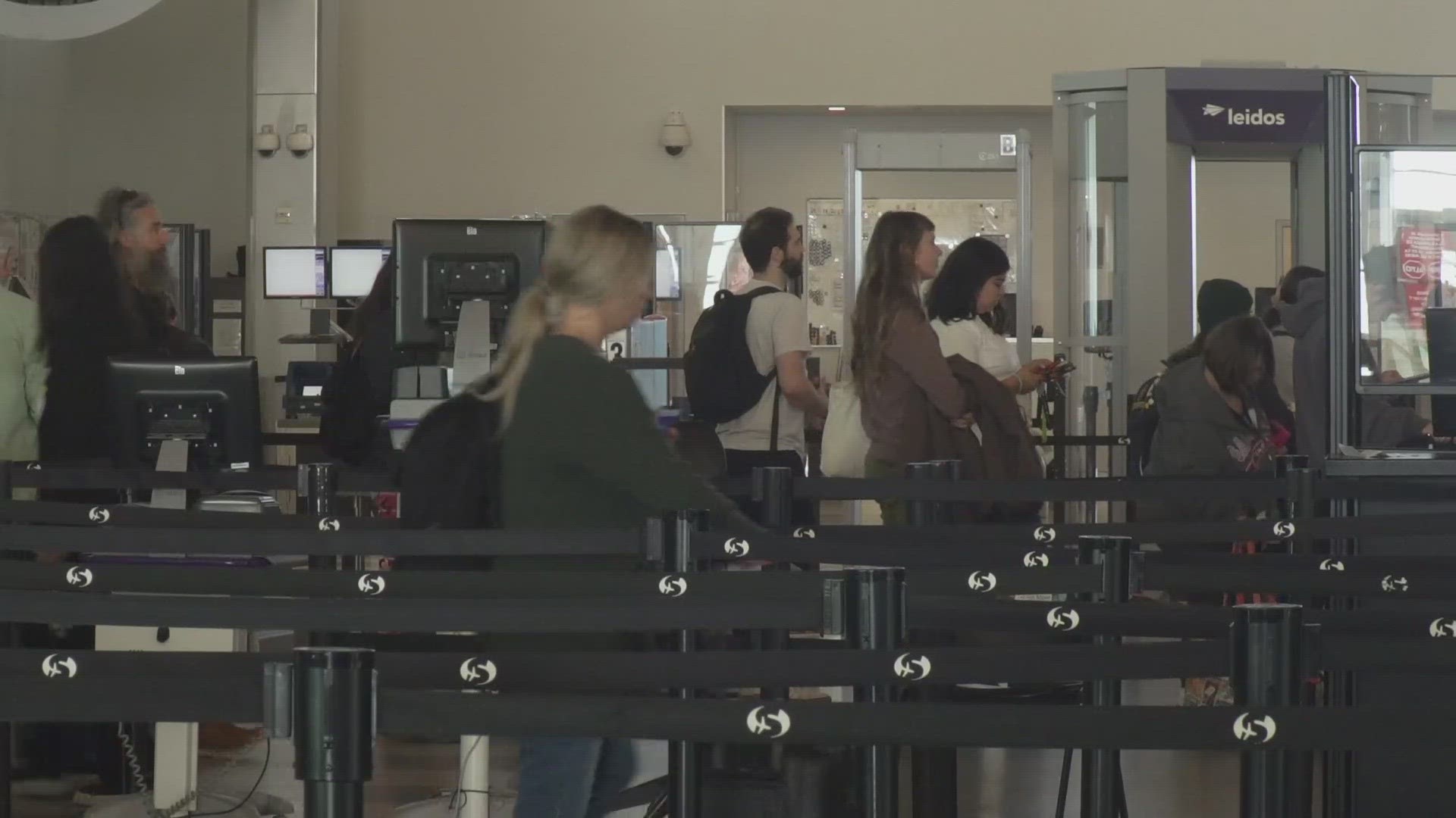 Holiday travel rush gets underway in Sacramento