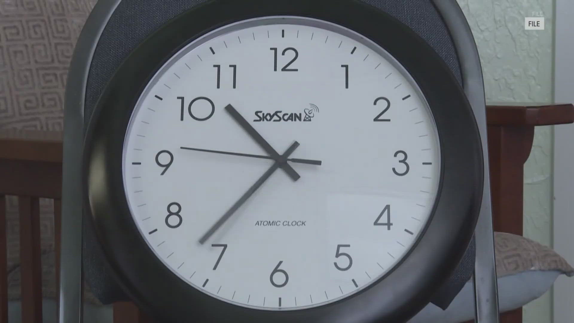 California lawmaker pushes to end the yearly clock changes | abc10.com