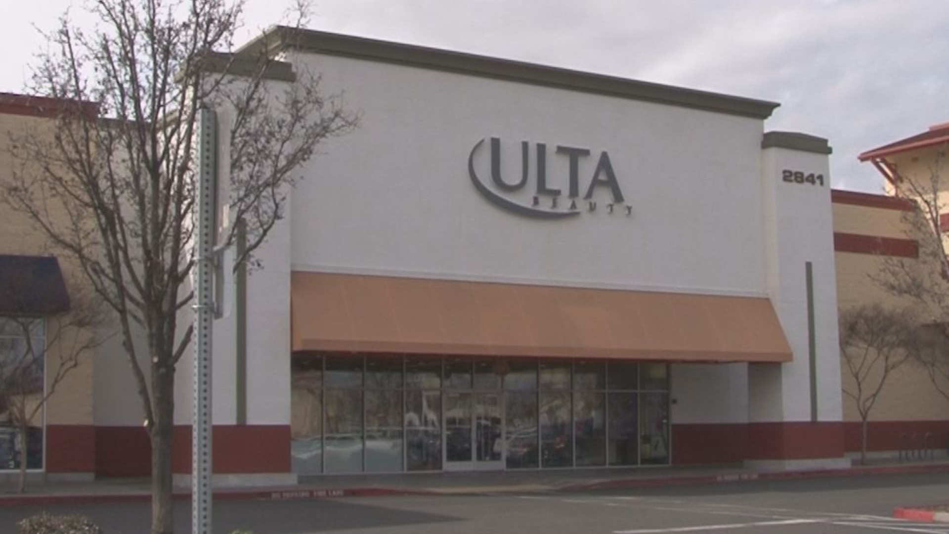 Four female suspects brazenly robbed a pair of San Joaquin Valley ULTA Beauty stores in broad daylight on Monday. Fresno Police say the first one happened in their city around 11:20 A.M. About two hours later, the same four suspects struck at a store in Turlock.