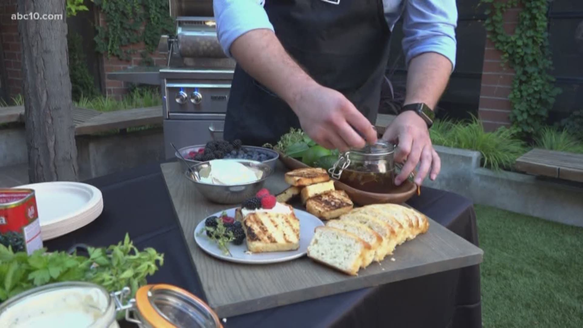 Andres Dangond, executive chef of Lynx Grills, shows us some summer grilling tips and recipes you can try at home.