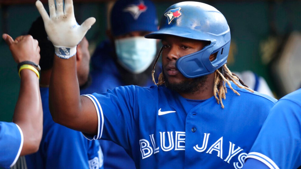 Teoscar Hernández gets key hit as Blue Jays beat A's 9-4 - The San