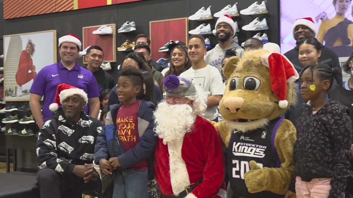Stockton Kings head coach Bobby Jackson treats kids to Christmas shopping spree