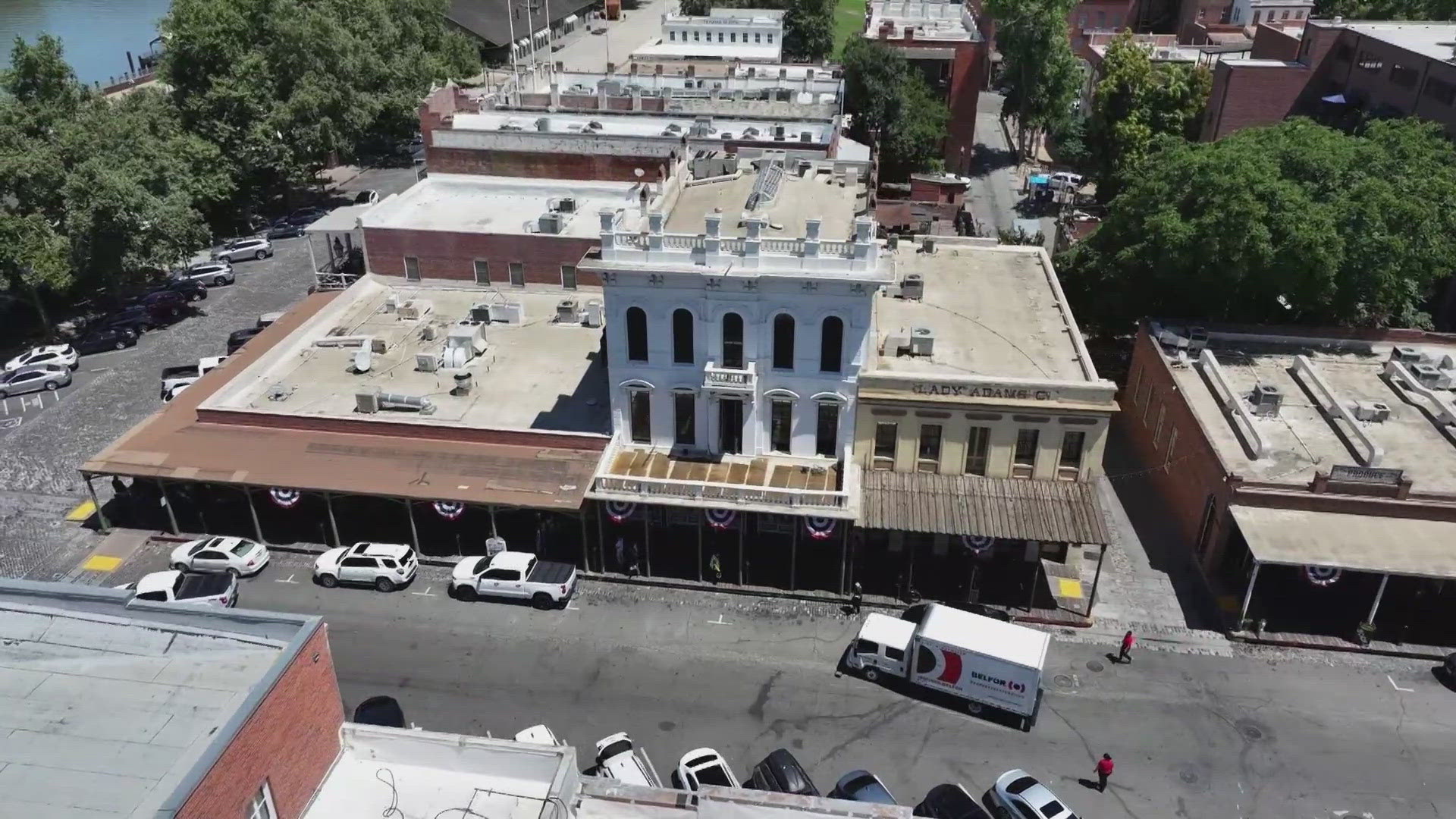 A fire broke out early Tuesday morning at Evangeline’s Costume Mansion, a popular and historic store in Old Sacramento. 