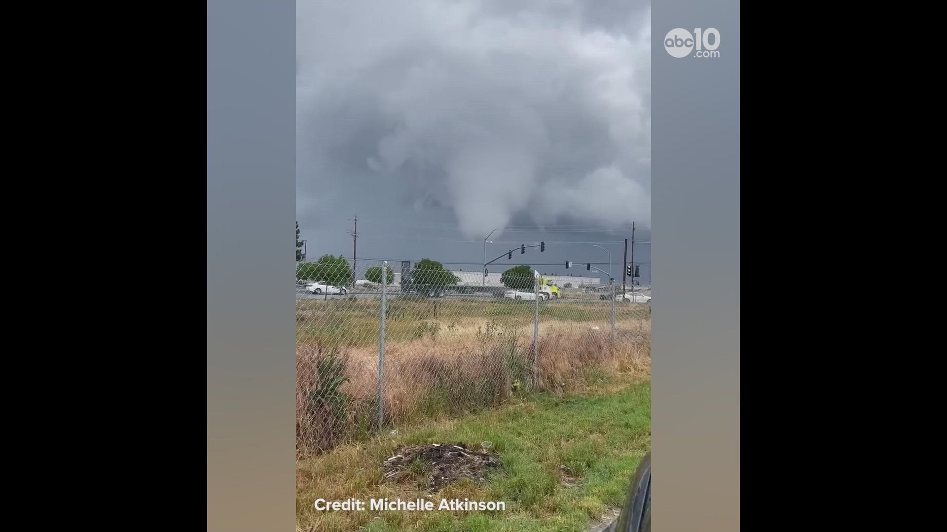 Video of an apparent funnel cloud in Stockton Raw