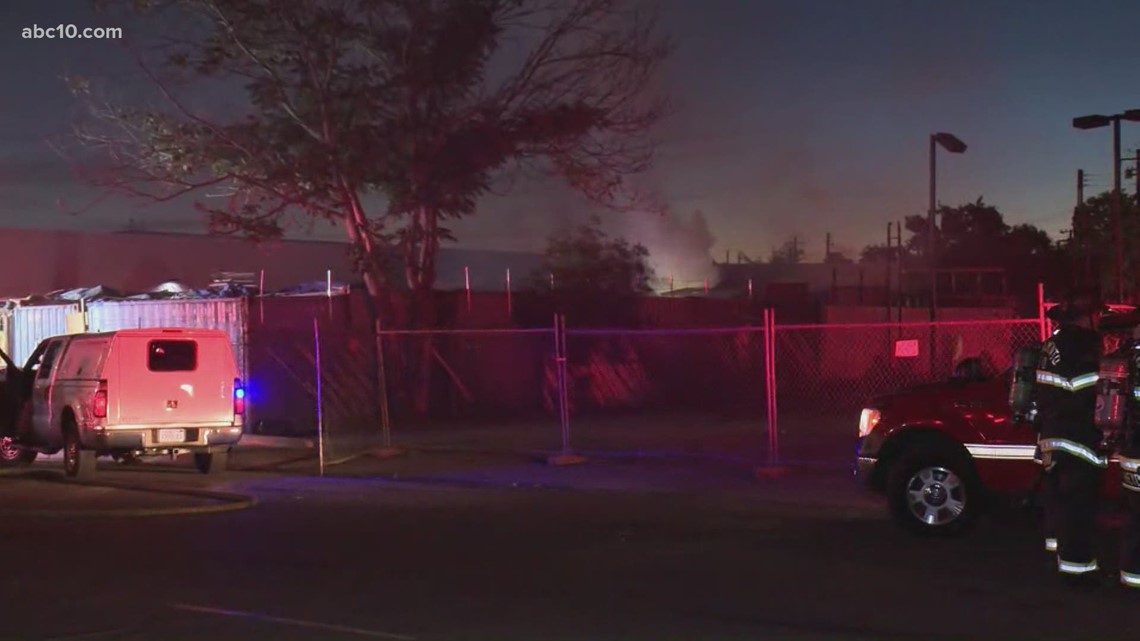 Sacramento Firefighters Contain Fire North Of Downtown | Abc10.com