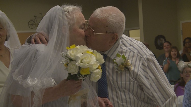 Couples Renew Their Vows At Senior Care Home | Abc10.com