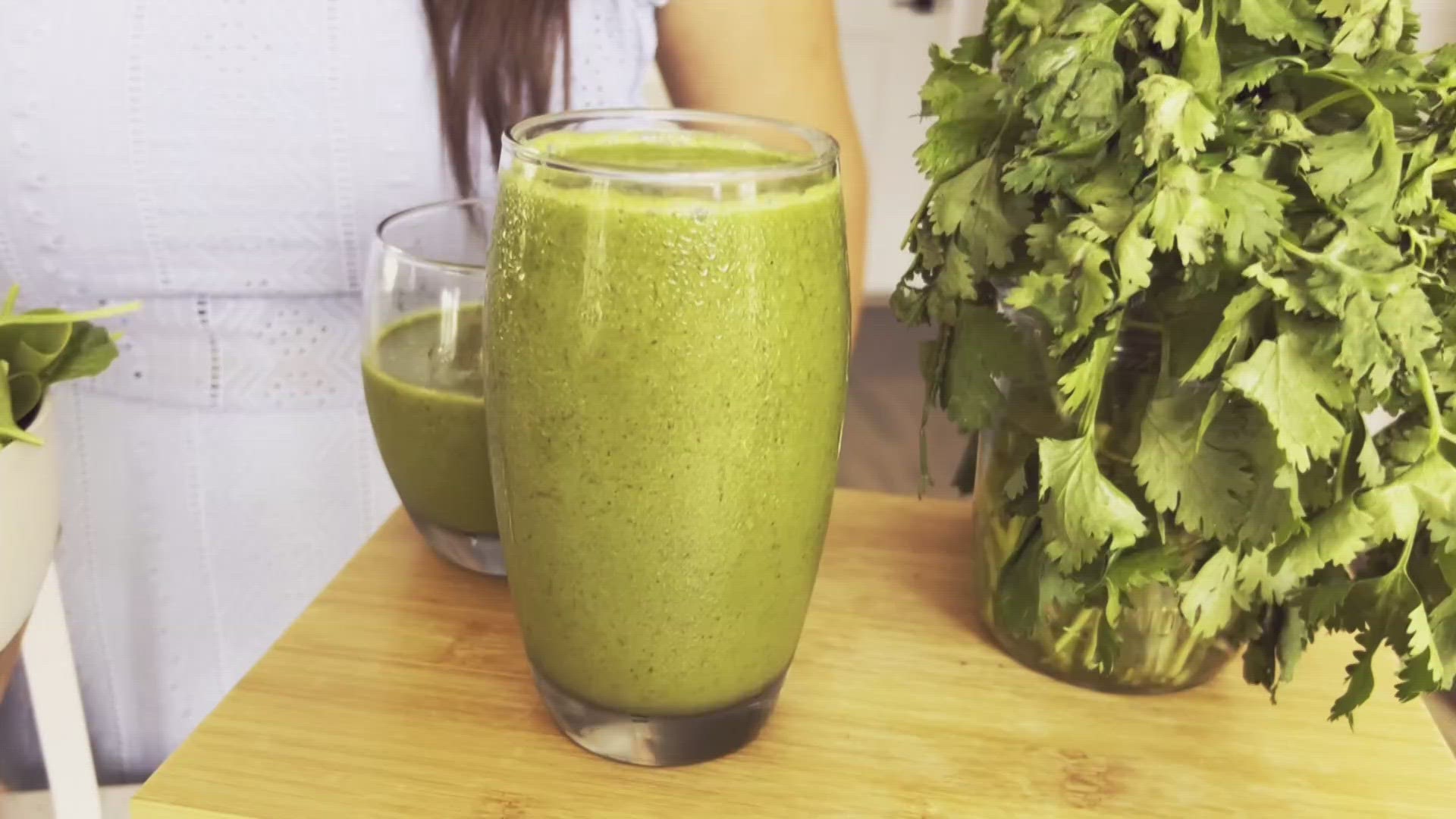 This simple green smoothie recipe is packed with nutrients but it tastes sweet.