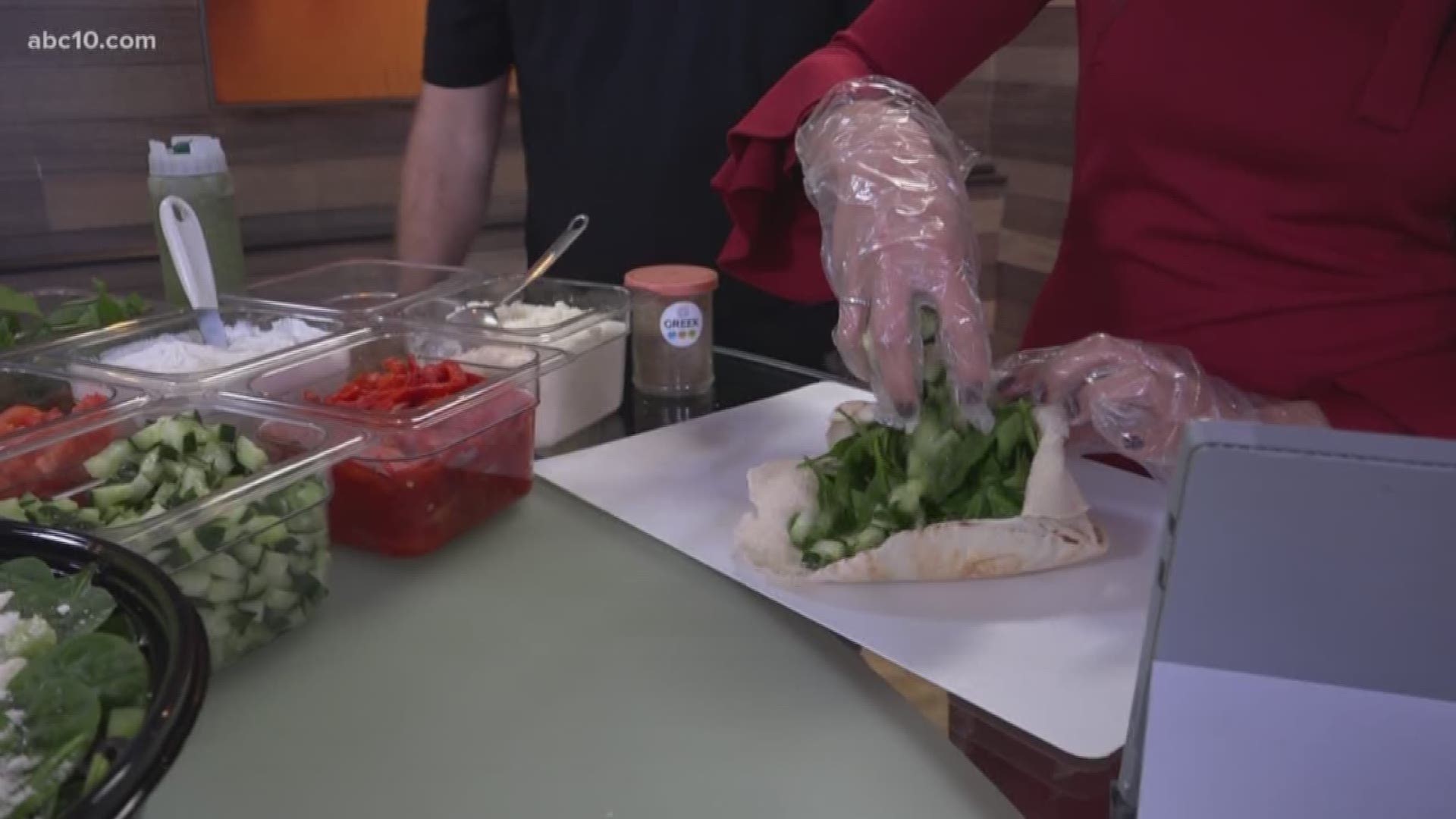 Let's face it: most of us will not be watching the calories too closely during the holidays. Local Pita Pit franchisee Jesse Gonzalez shows us how to whip up some healthy, fresh meals.