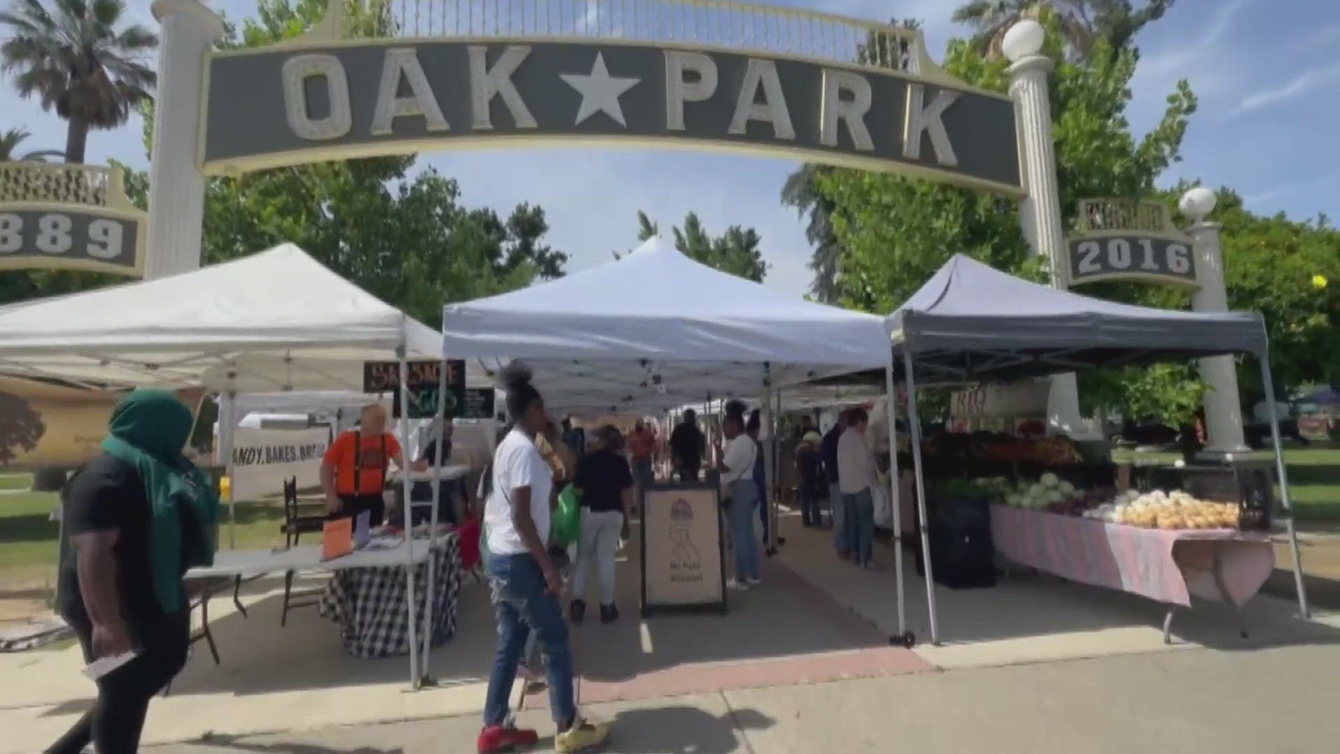 The Oak Park Farmers Market returned to the area after being shut down for a year when its nonprofit host backed out.