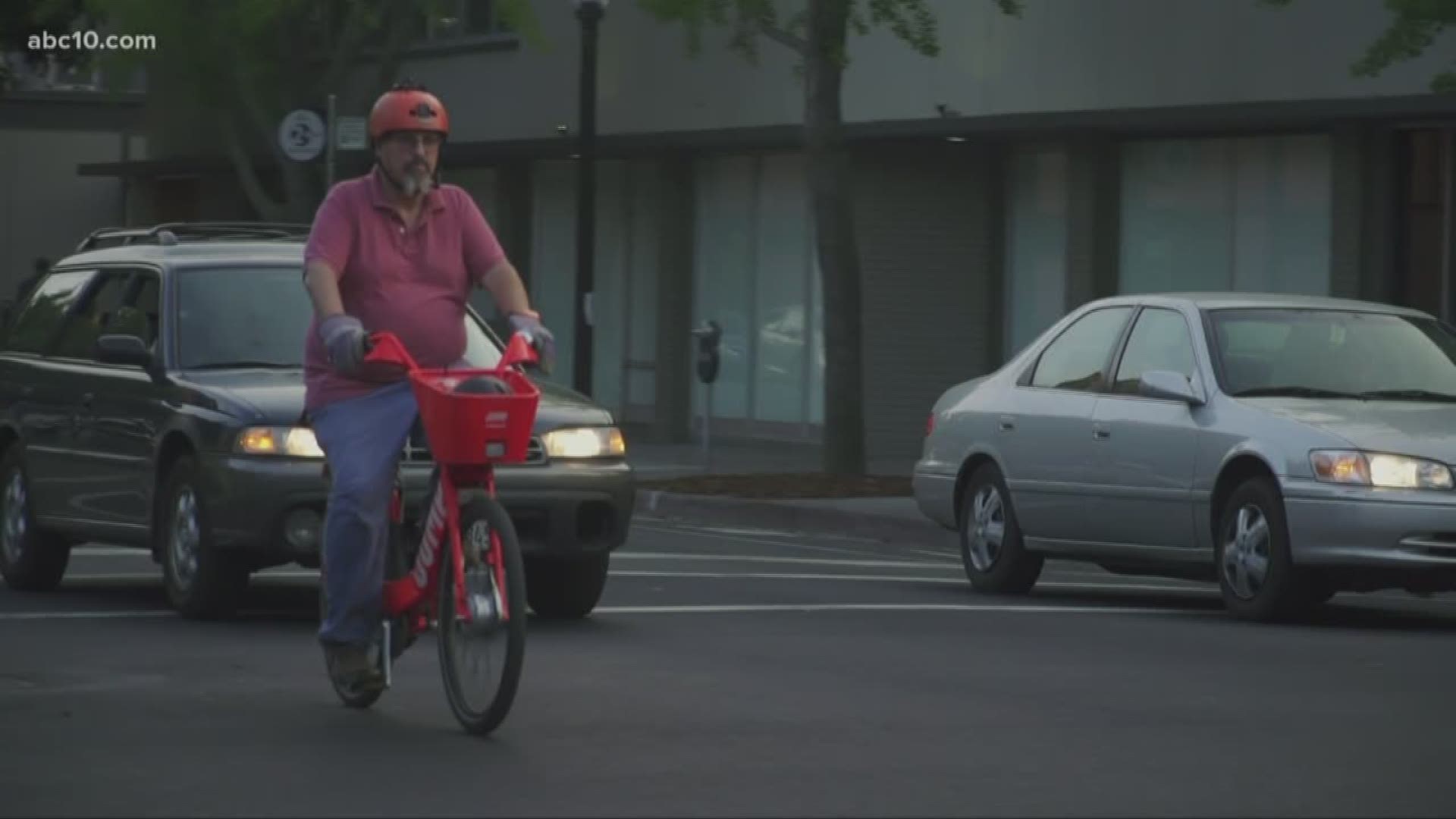 Hundreds of JUMP bikes are on the streets of Sacramento, but do riders know the rules of the rules of the road?