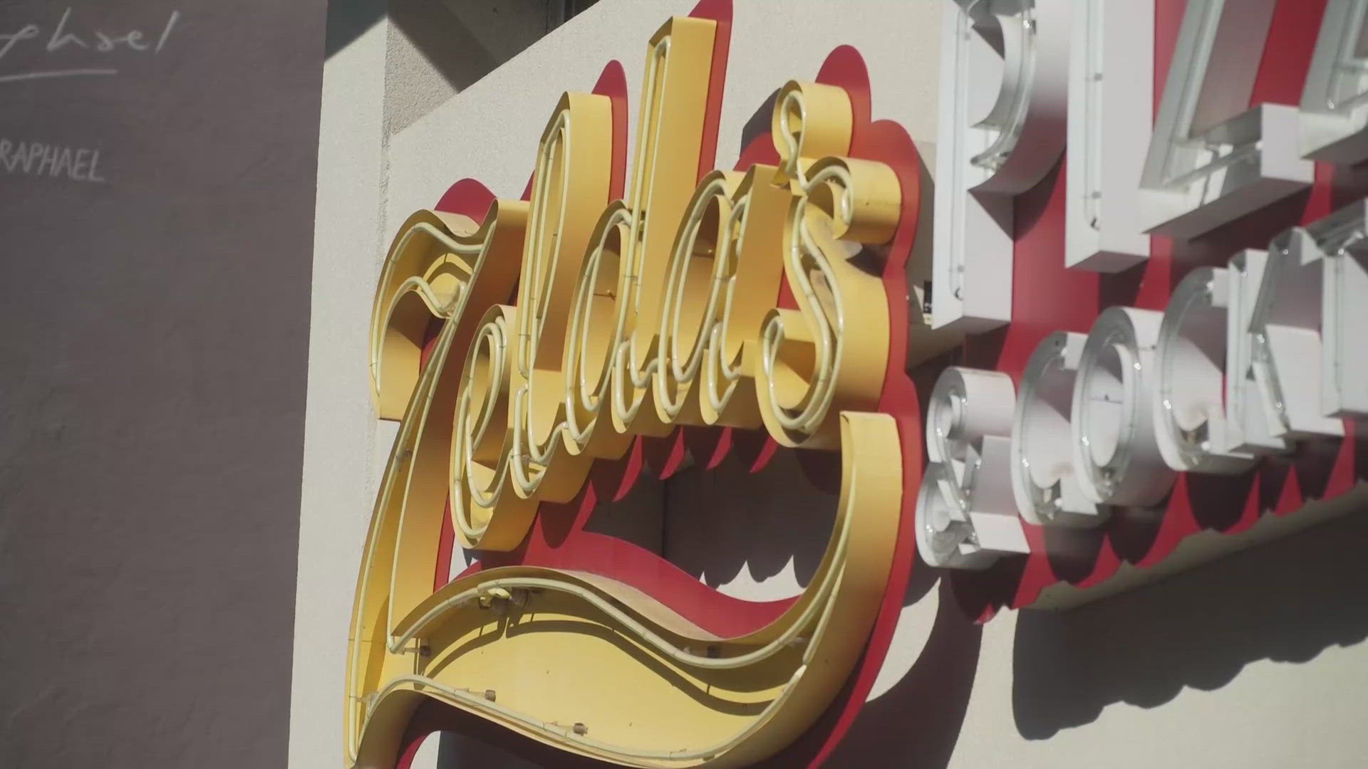 Zelda’s, a longtime pizzeria in Midtown Sacramento, closed for good Saturday night.