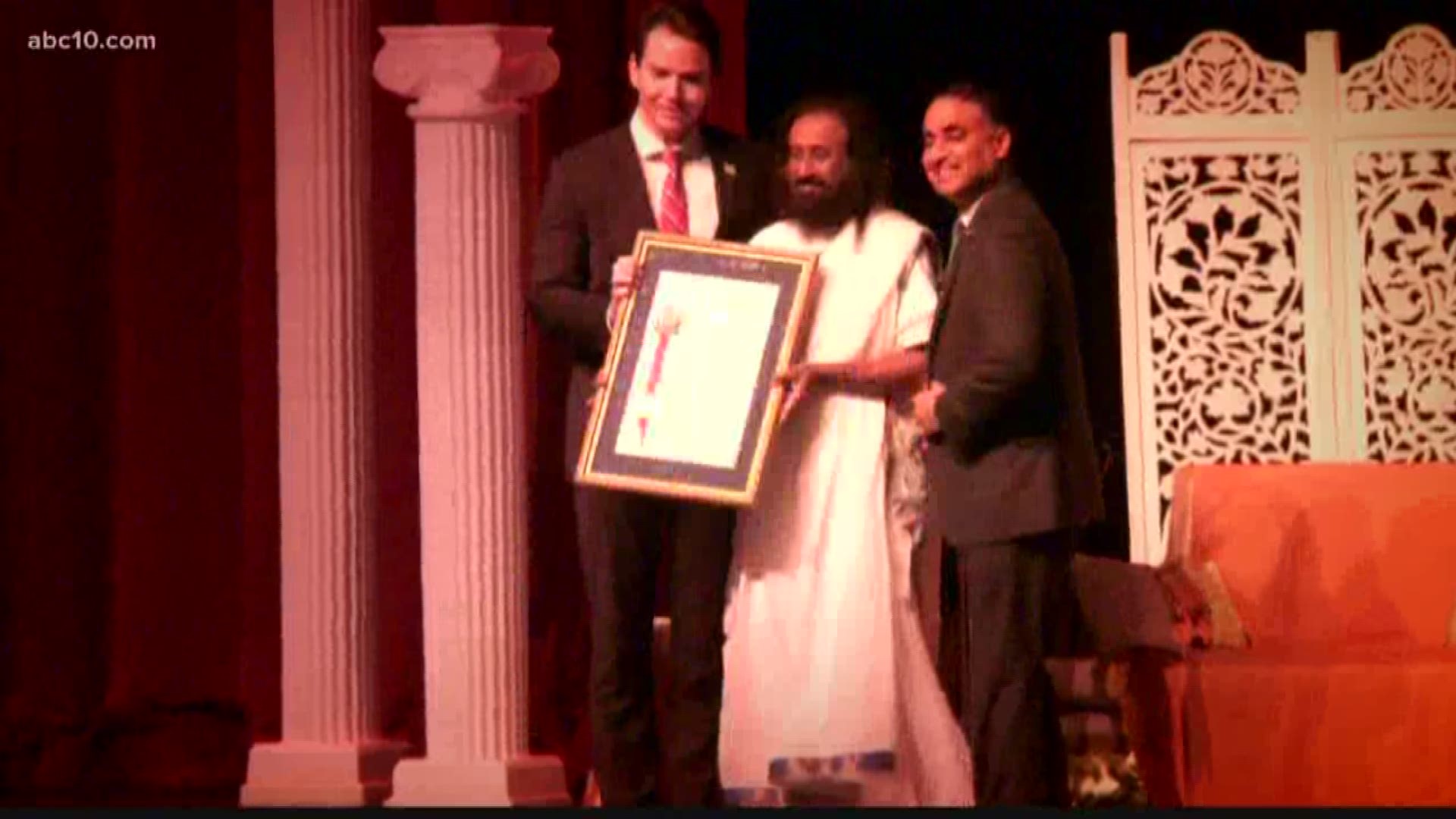 World-renowned spiritual guru Sri Sri Ravi Shankar hosted an event in Sacramento Monday night.