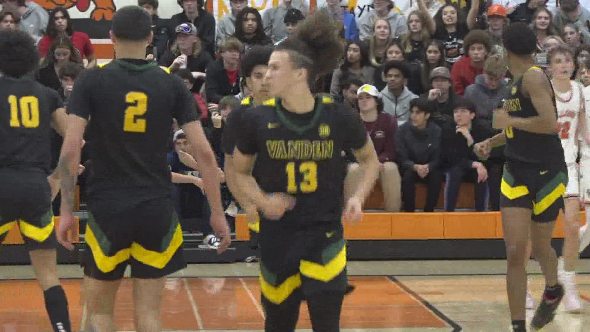 Two undefeated team met up on the basketball court, but only the Vacaville Bulldogs were able to stay undefeated at the end.