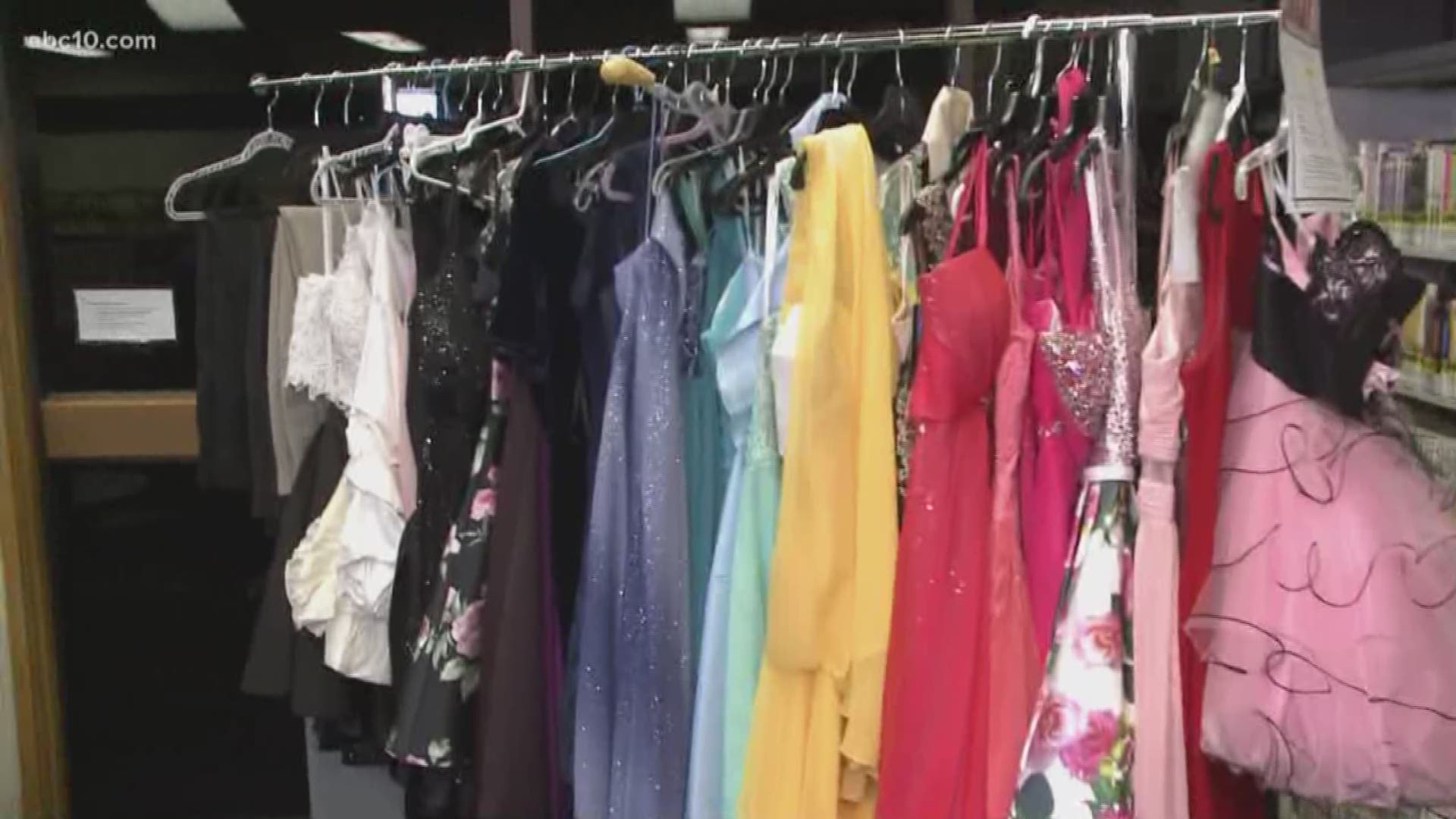 The Sacramento Public Library wants to help teenagers have a magical prom night, minus the extravagant price tag. That and more on your Daily Blend of weather, traffic and headlines.