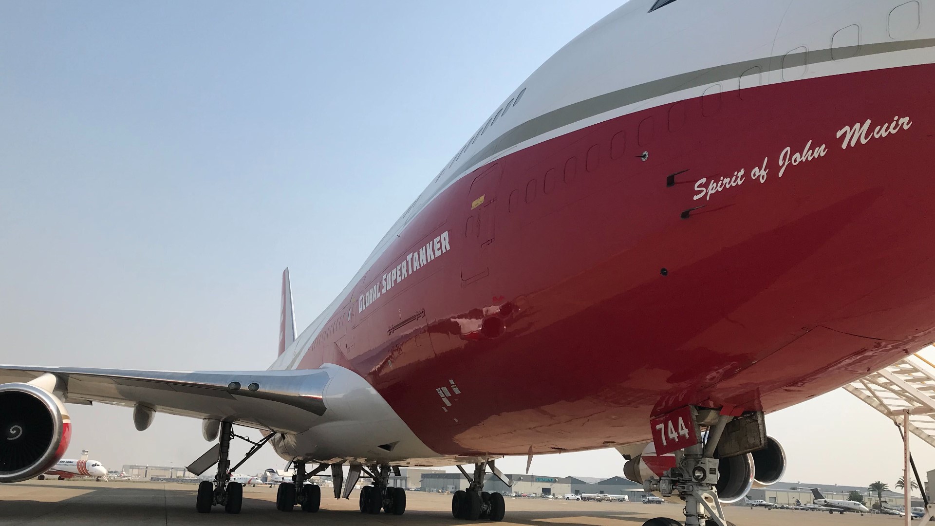 The largest firefighting aircraft in the world, capable of dropping 19,000 gallons with the push of a button, is helping battle wildfires in California.