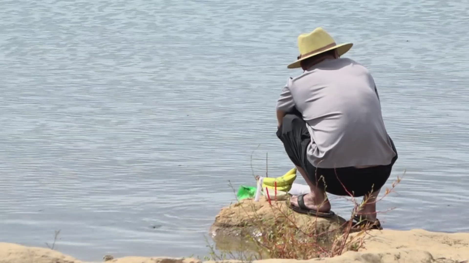 Family members are mourning after a man drowned while catching clams in the Modesto Reservoir on Saturday.