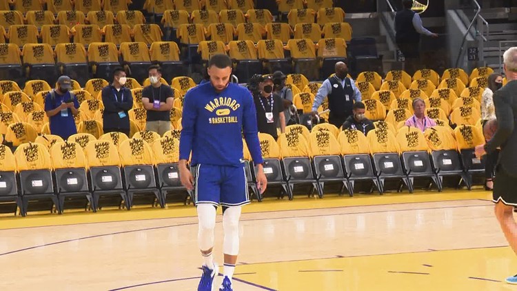 Warriors superstar Stephen Curry warms up before Game 2 against the Mavericks