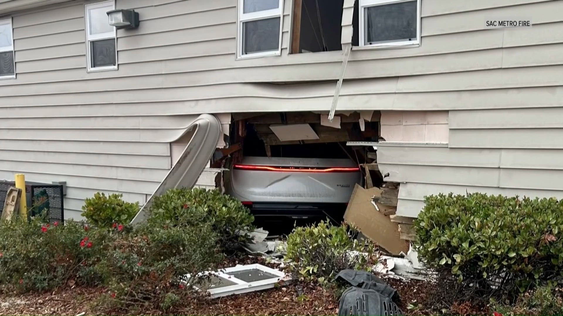 SUV crashes into building near Sacramento’s McClellan Airport | abc10.com