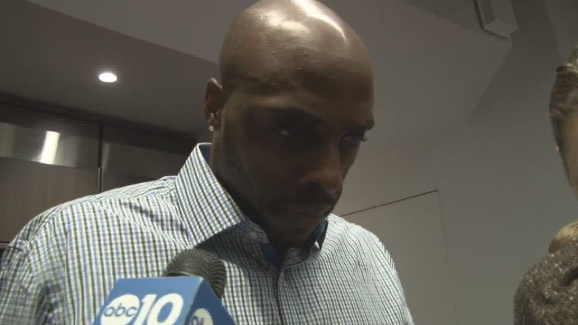 Sacramento Kings forward Anthony Tolliver talks about the ever-changing starting lineup and the brutal third quarter following Sunday's loss at home to the Golden State Warriors.
