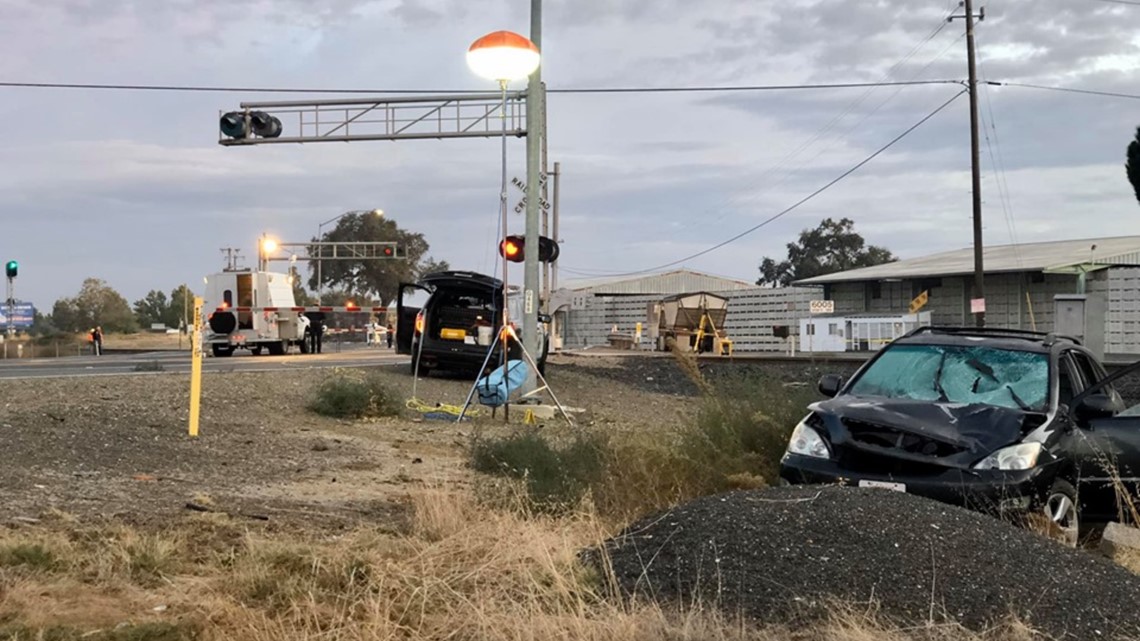 Crash on Highway 99 leaves officer