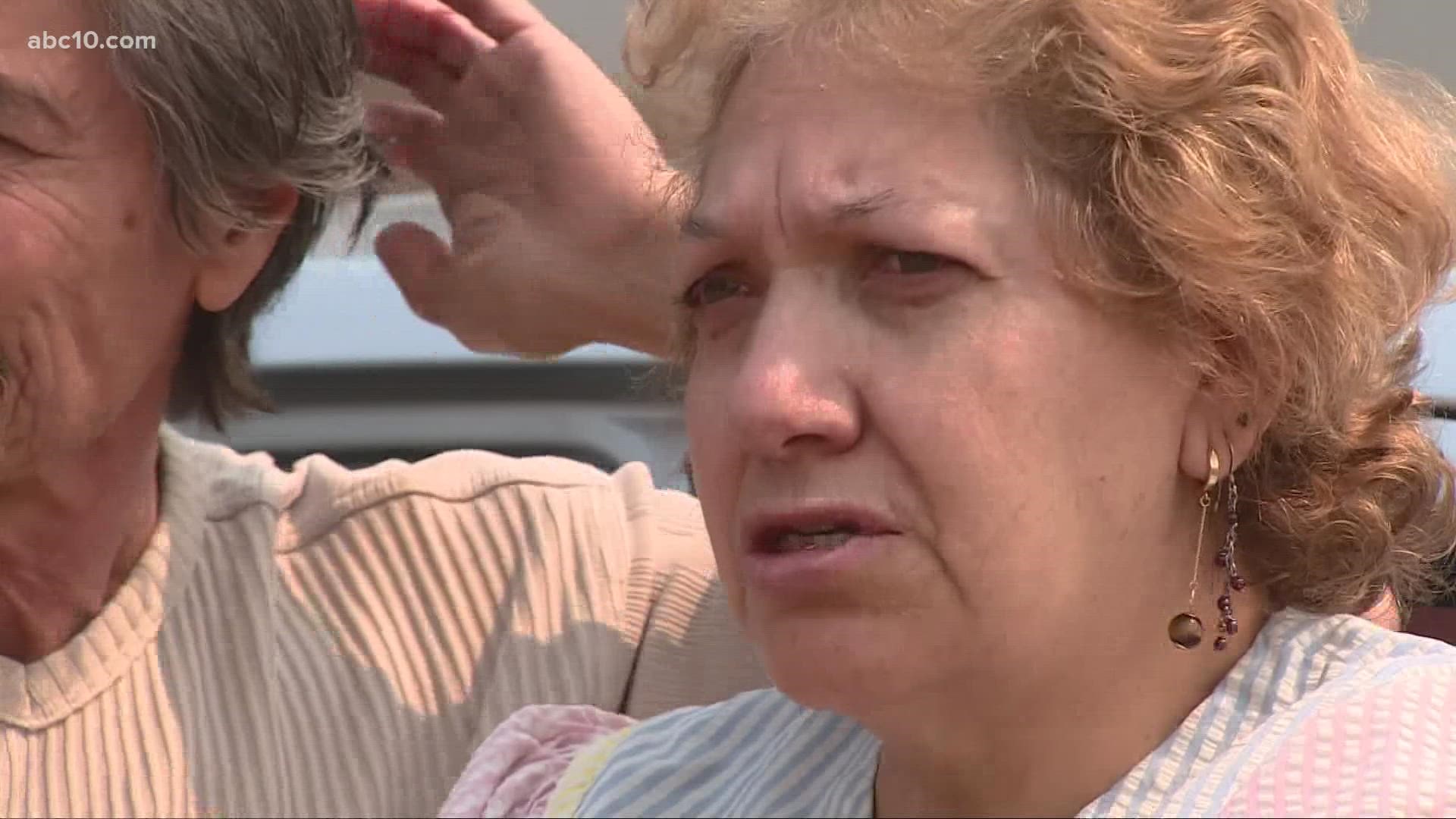 Kurt Rivera spoke with a group of people seeking refuge from the Caldor Fire in a parking lot.