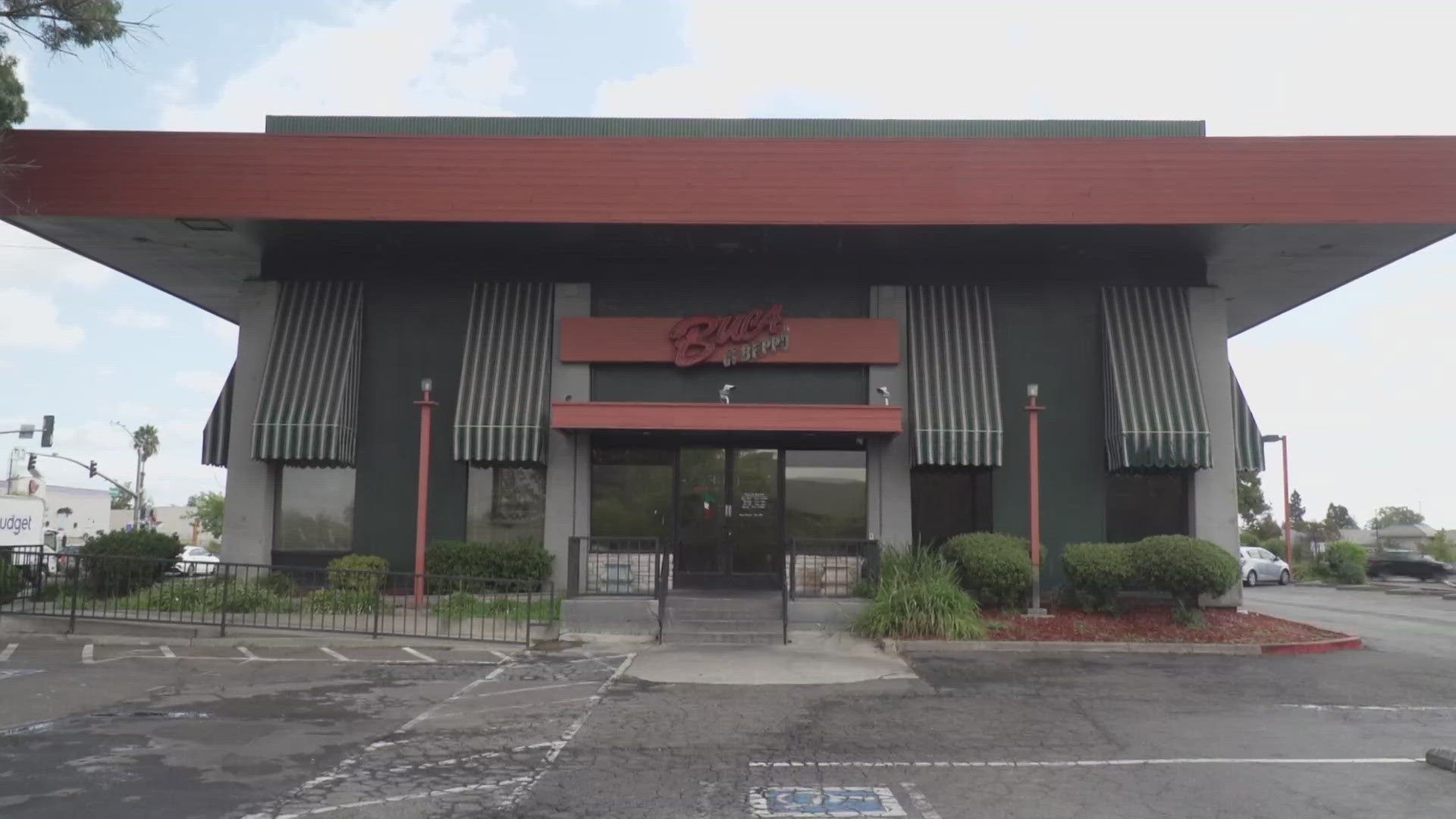 Buca Di Beppo employees fight for wages | Latest