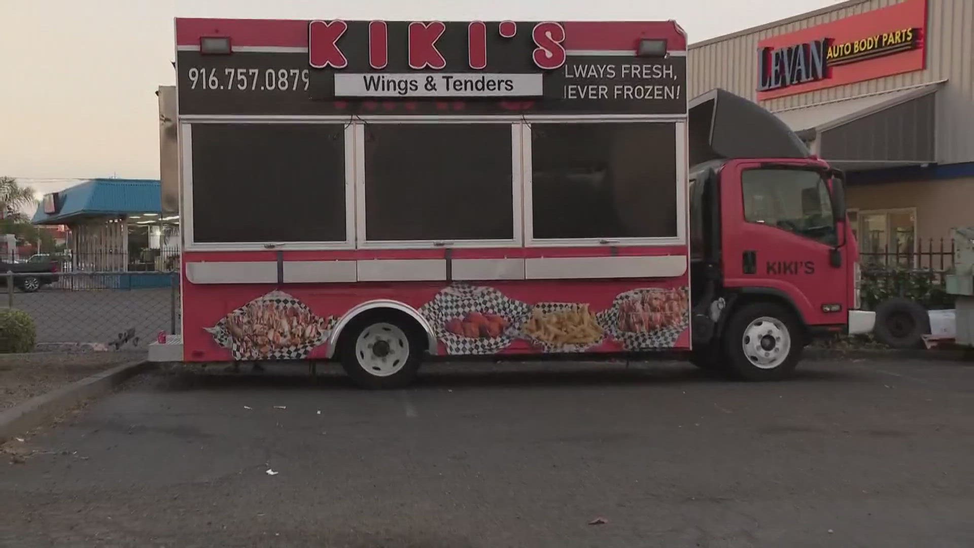 The suspect in a food truck robbery was jumped by people who ended up robbing him, the Sacramento County Sheriff's Office said.