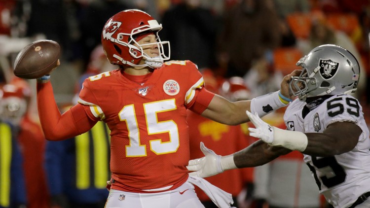 Chiefs rout Raiders 40-9 to seize AFC West control