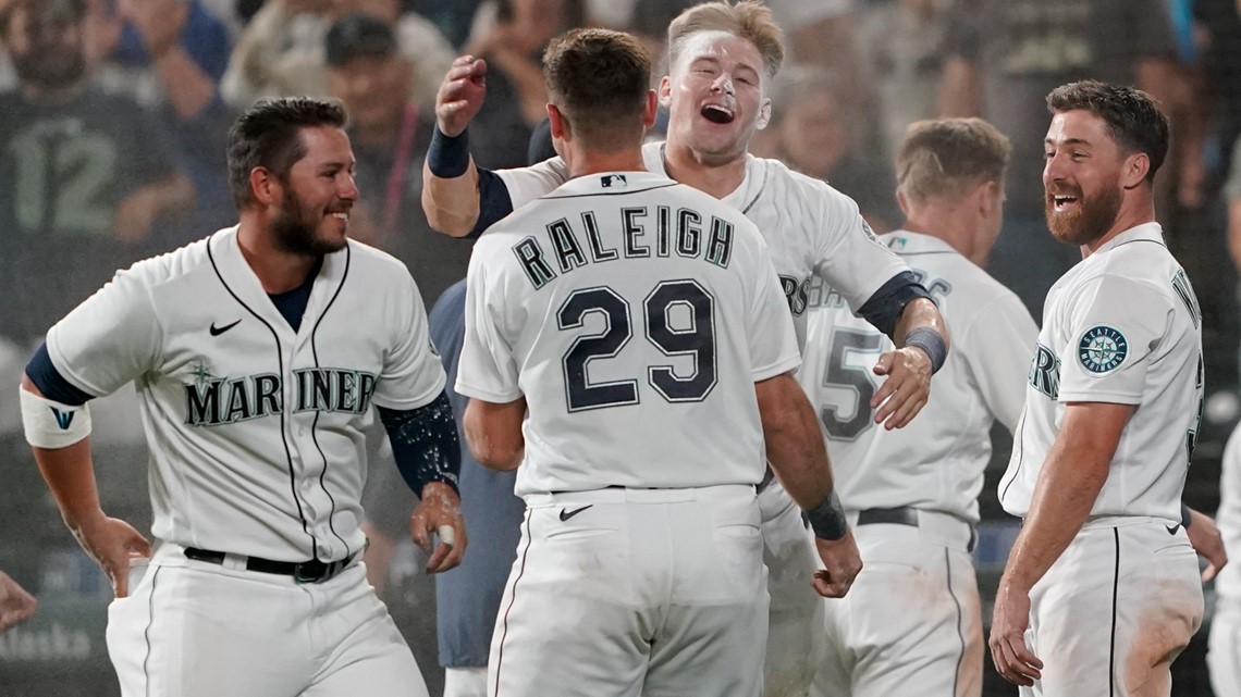 Seattle Mariners on X: MITCH HANIGER WALKS IT OFF. MARINERS WIN!!!   / X