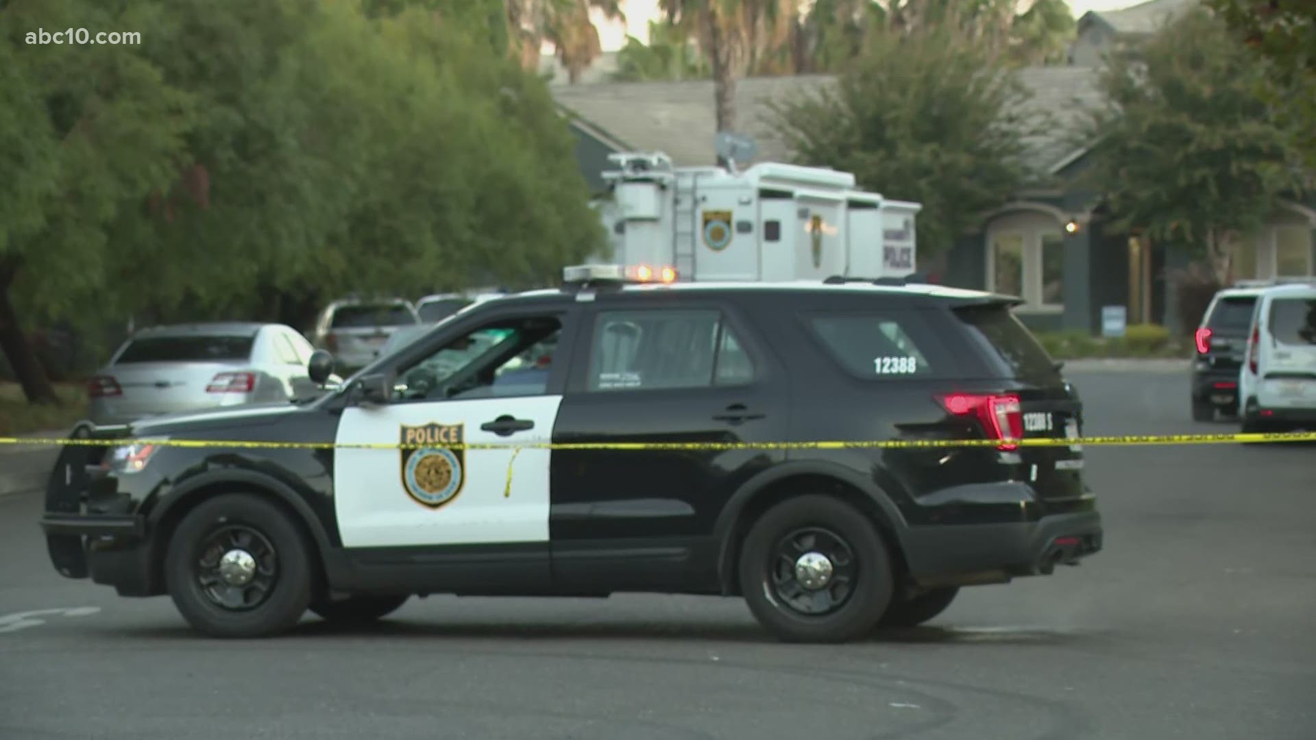 Sacramento police shoot, kill stabbing suspect on Park City Court.